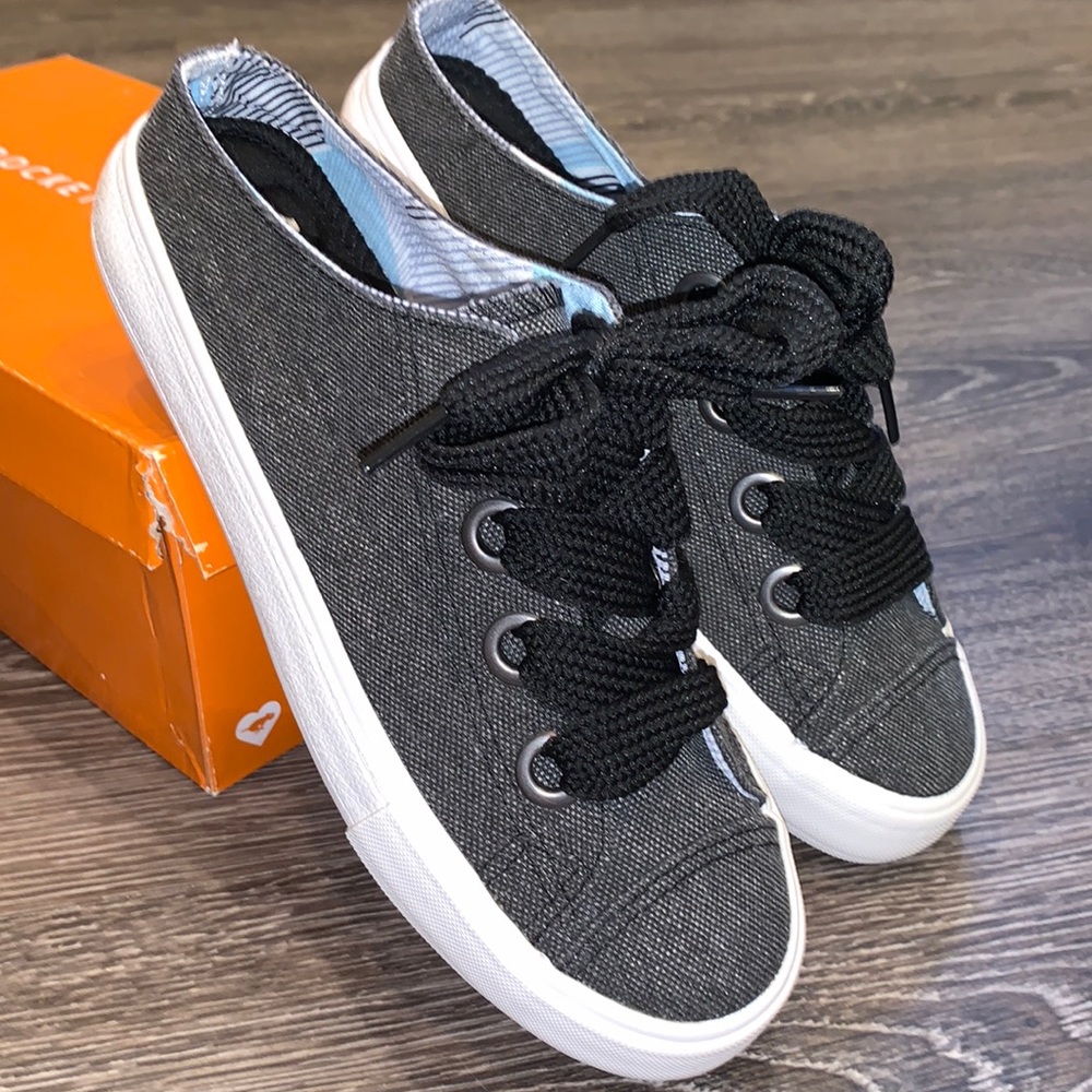 Rocket Dog “Athena” Backless Sneaker - Black Washed Canvas  Size 6. New in Box